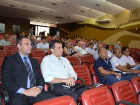 Prefeito de Floriano participa de seminário sobre formação de consórcios intermunicipais