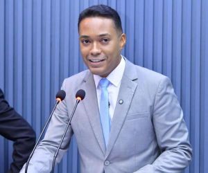 Sessão solene proposta pelo vereador Felipe Vieira homenageia Enfermagem de Floriano