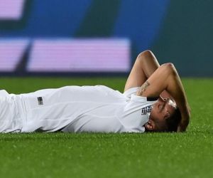 Choque de cabeça com zagueiro Marchizza assusta em Fiorentina x Spezia