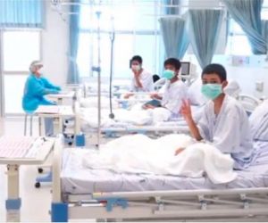 Tailândia: meninos deixam hospital e dão entrevista coletiva