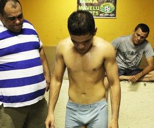 Para estrear no MMA, atleta passa por sufoco e perde 2kg em menos de 1h