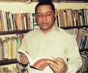 Professor de Floriano lança livro sobre música e literatura