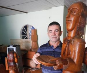 Lei torna Mestre Dezinho patrono da arte santeira no Piauí