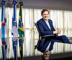 Crivella usa verba para punir Globo também nos jornais