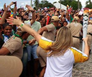 Sarah Menezes e Sima puxam fila dos 45 condutores da tocha em Teresina