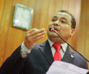 Deputados repercutem reforma política em pequeno expediente