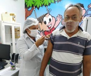 Idosos de 66 anos começam a ser vacinados em Floriano