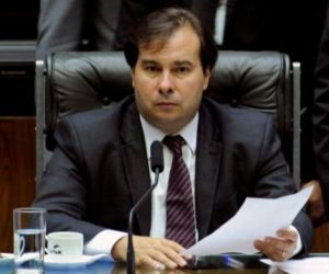 Maia diz que denúncia contra Temer é muito grave e admitiu que vai paralisar a Casa