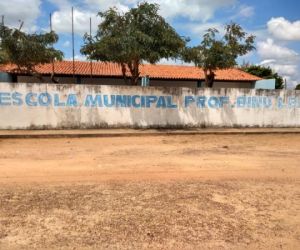Escolas municipais da sede e zona rural recebem serviços de capina e limpeza