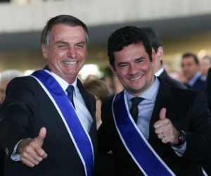 Bolsonaro recebe Moro e diretor-geral da PF em meio a desgaste com vazamento