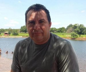 Comandante do 1º Batalhão é morto em assalto ao buscar filha em parada de ônibus