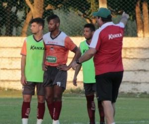 Por primeira vitória, Vica comanda três treinos para montar Galo contra Belo