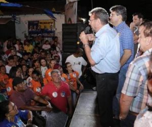 Em comício, Wilson Martins pede voto para Luciano Nunes