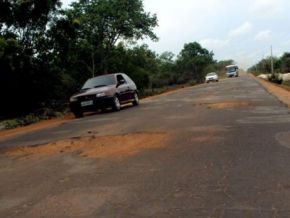 Motoristas enfrentam 18 quilômetros de buracos na PI-113