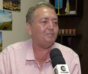 Com Raphael Freitas e Marabá, Picos se apresenta, e presidente fecha grupo