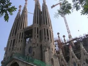 Incêndio atinge basílica de Sagrada Família em Barcelona
