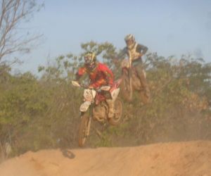 Realizada segunda edição do Motocross Arena Show em Floriano