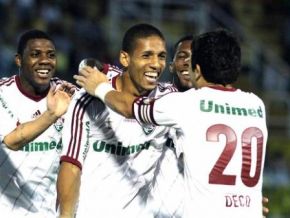 Com bom retorno de Deco, Flu vence Volta Redonda e está quase na semi