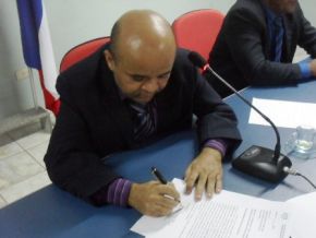 Câmara aprova Decreto, afasta Valdir, e Elmar assumirá a prefeitura as 11:30 de hoje