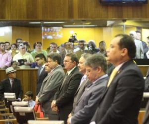Três deputados oficializam afastamento da Assembleia