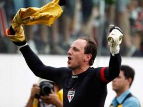 Com gol 100 de Ceni, São Paulo derruba tabu e ultrapassa Corinthians