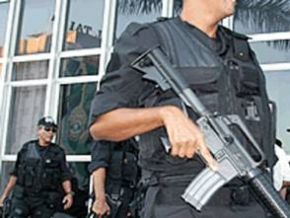 Detento tenta dominar agentes penitenciários durante transferência para Teresina