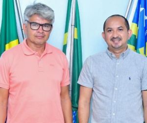 Câmara de Floriano recebe visita de vereador de Porto Alegre do Piauí para troca de experiências
