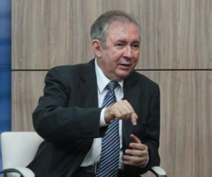 João Henrique se reúne com Jucá para tratar de intervenção no MDB