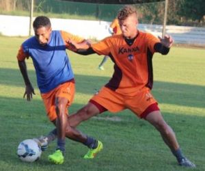 Flávio confirma escalação e mantém equipe com Carlinhos e Esquerdinha