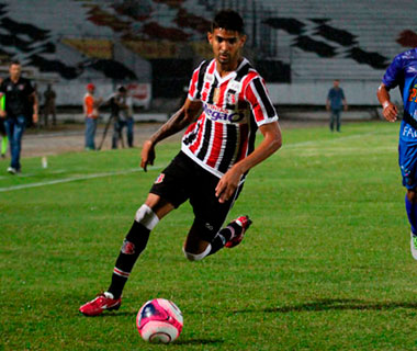 Atacante piauiense desfalca Santa Cruz em campeonato