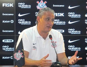 Tite tenta diminuir pressão emocional nos jogadores