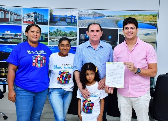 Prefeito Antônio Reis sanciona lei preferencial de estacionamento para autistas
