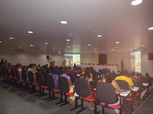 Floriano sedia a IV Jornada Interdisciplinar Acadêmica do PARFOR/UFPI