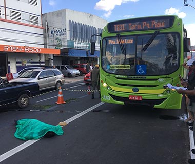 Mecânico morre atropelado em corredor exclusivo para ônibus na Miguel Rosa