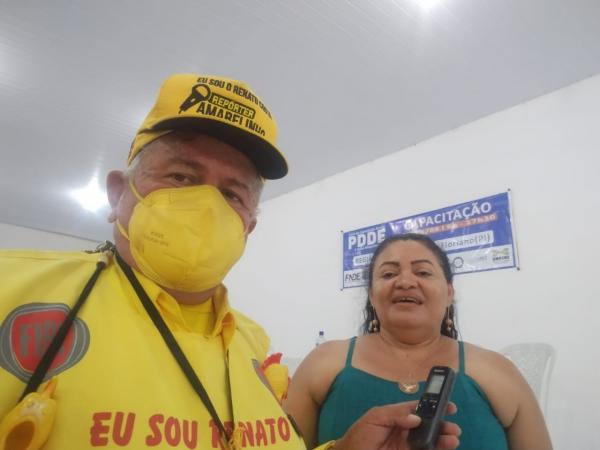 Rep&oacute;rter Amarelinho e a professora Hild&aacute;gia Ara&uacute;jo(Imagem:FlorianoNews)
