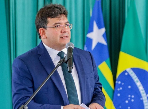 Rafael Fonteles sanciona lei que institui o Programa Estadual de Saúde Vocal para professores