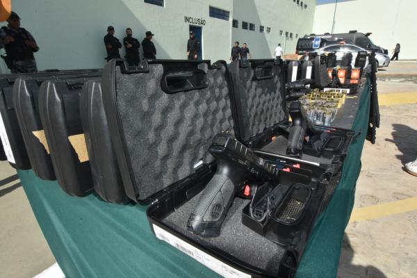 Durante a solenidade tamb&eacute;m foram entregues armamentos, coletes bal&iacute;sticos e fardamentos aos policiais penais.(Imagem:Divulga&ccedil;&atilde;o)