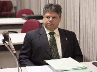 Deputado Gustavo Neiva exalta papel político de Ubiraci Carvalho