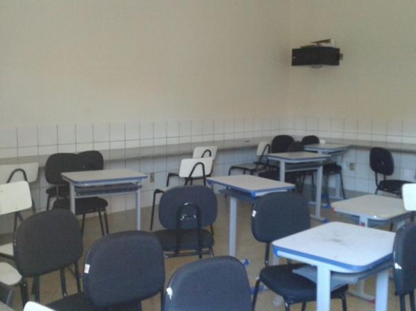 Criminosos fazem arrastão em escola de Teresina e levam computadores