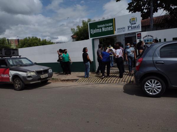 Trabalhadores da Educa&ccedil;&atilde;o em greve fazem manifesta&ccedil;&atilde;o em Floriano(Imagem:FlorianoNews)