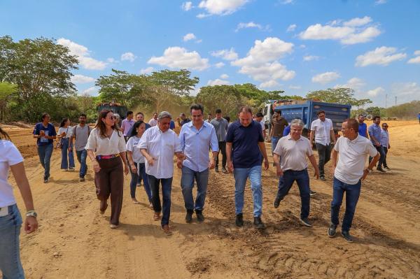 Ciro Nogueira visita Via Sul ao lado de Silvio Mendes e destaca import&acirc;ncia da obra(Imagem:Guilherme Bruno/Ascom)