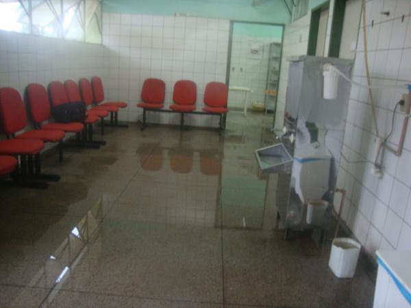 O Hospital tamb&eacute;m foi atingido(Imagem:reda&ccedil;&atilde;o)