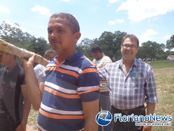 Fieis participaram do encerramento de N. Sr&ordf; do Desterro na comunidade Ara&ccedil;&aacute;s.(Imagem:FlorianoNews)