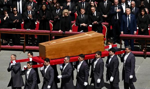 Corpo de papa Francisco é sepultado na Basílica de Santa Maria Maior