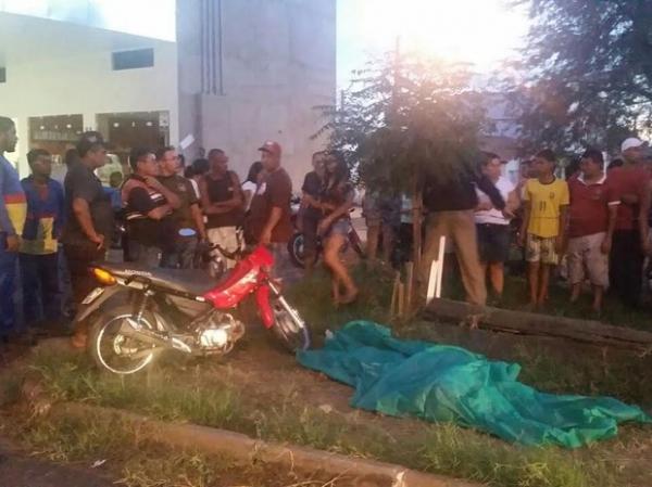Vítima ainda não havia sido identificada pela PRF.(Imagem:Juliana Diniz/TV Clube)