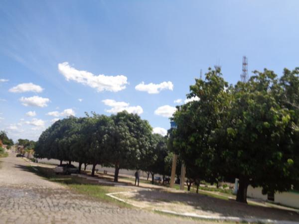 Polícia Militar registra assalto a transeunte na Praça Petrônio Portela