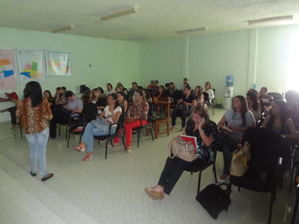 Profissionais da sa&uacute;de participaram de semin&aacute;rio de preven&ccedil;&atilde;o ao tabagismo e a sa&uacute;de do homem.(Imagem:FlorianoNews)