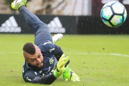 Procurando novos ares, goleiro Muralha pode retornar ao futebol japonês
