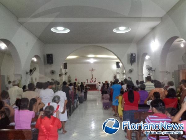 Em Bar&atilde;o de Graja&uacute;, Par&oacute;quia de Santo Ant&ocirc;nio celebra o Domingo de Ramos. (Imagem:FlorianoNews)