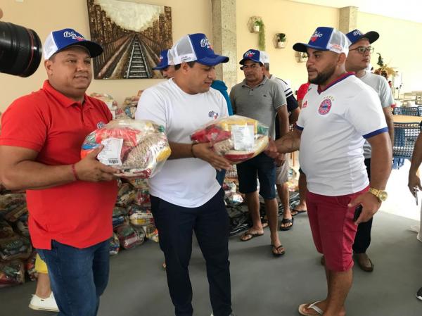 Natal Solid&aacute;rio em Bar&atilde;o de Graja&uacute;-MA: Fam&iacute;lia Resende realiza distribui&ccedil;&atilde;o de cestas b&aacute;sicas e peixes.(Imagem:FlorianoNews)